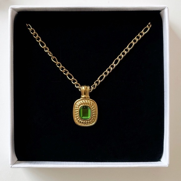 Jewelry - Elegant Gold Necklace with Green Pendant